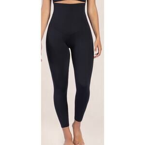 NWT Curveez Stunning‎ Shape Hi-Waist Leggings Black Size Small Athleisure Woman